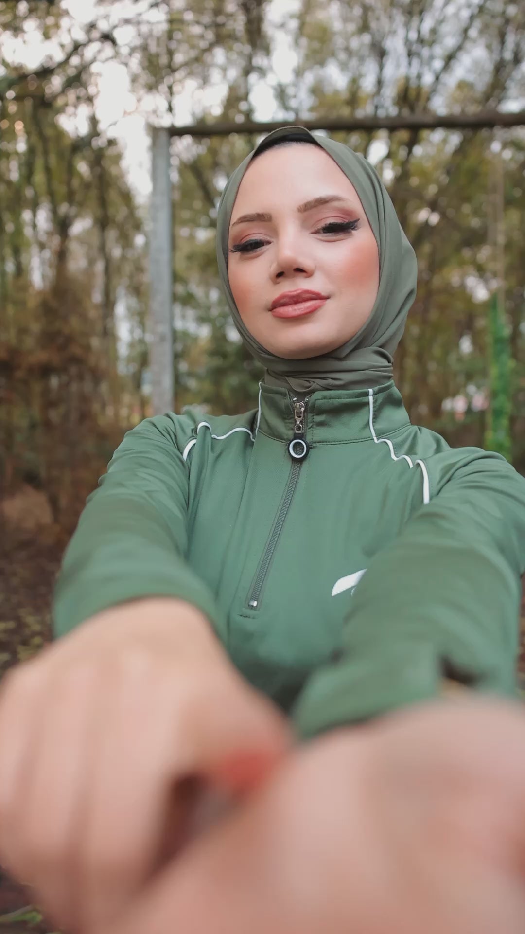 ملابس محتشمة فاخرة لمحبي الموضة المحجبات