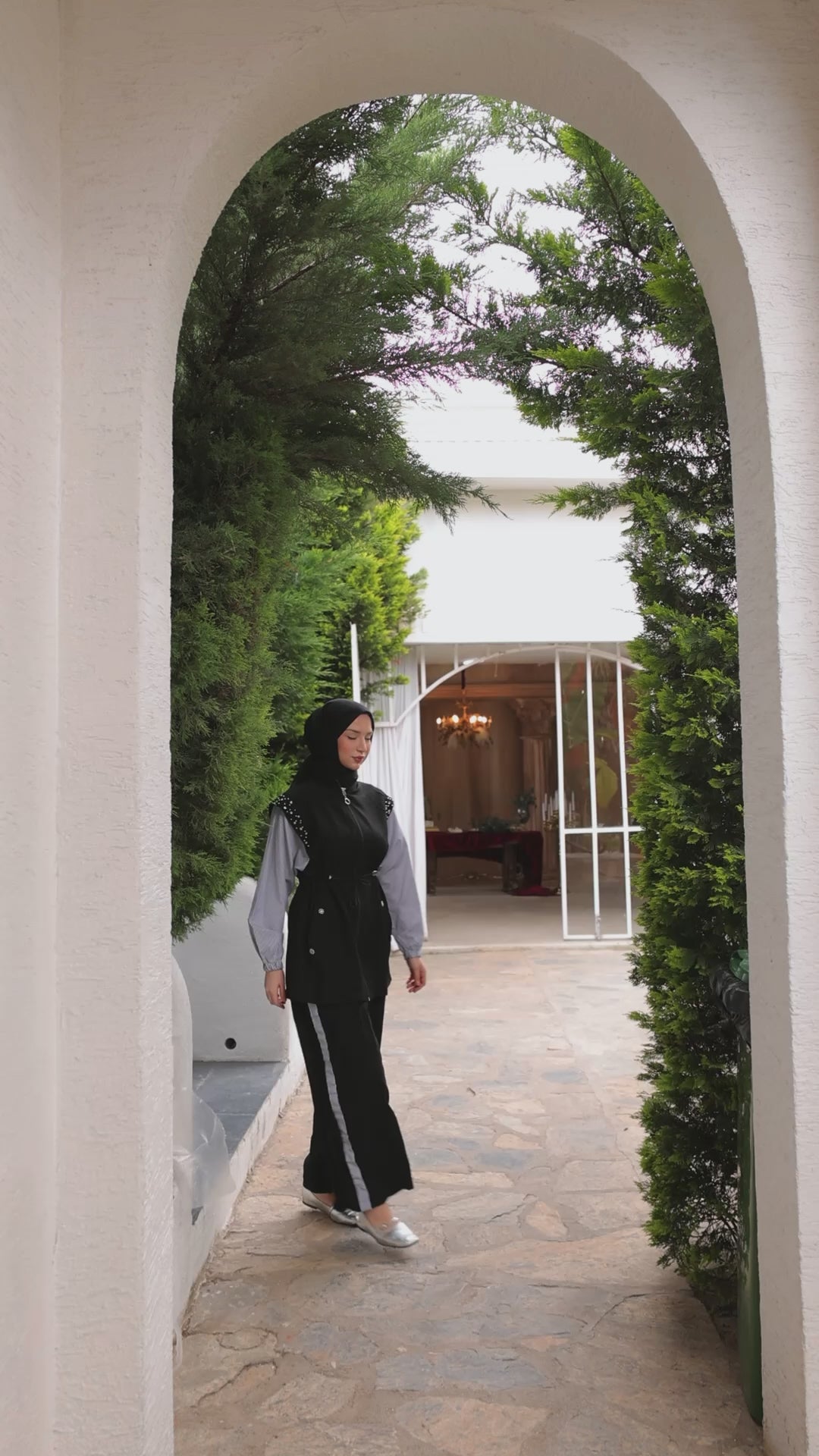 Modest Hijab Tracksuit with Striped Sleeves & Pearl Details – Elegant Two-Piece Set