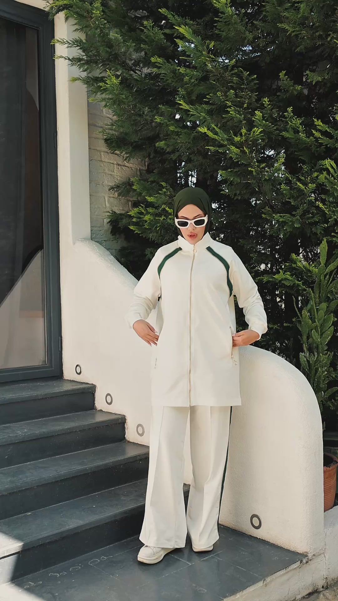 Designed for active days, this modern modest set keeps you stylish while ensuring maximum comfort.