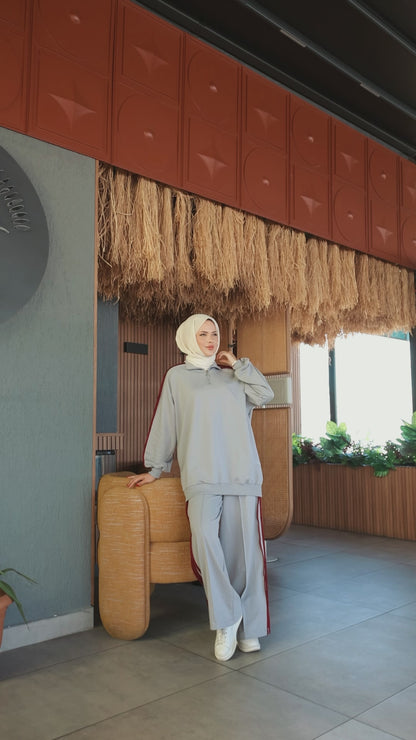 Perfect for everyday wear, this zippered modest outfit offers a relaxed fit with a modern touch.