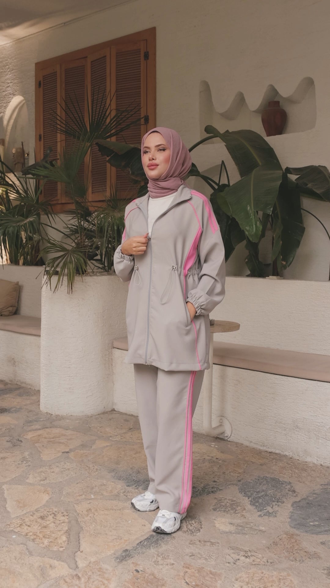 Everyday Modest Tracksuit – Minimalist Design, Maximum Comfort